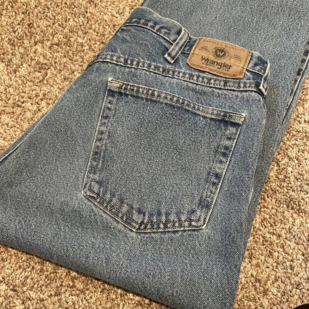 Relaxed Fit Wranglers